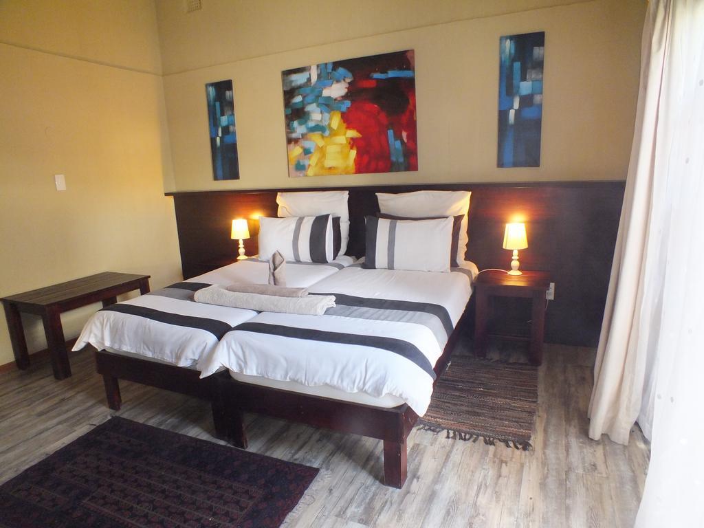 Uzuri Guesthouse Cc 빈트후크 객실 사진