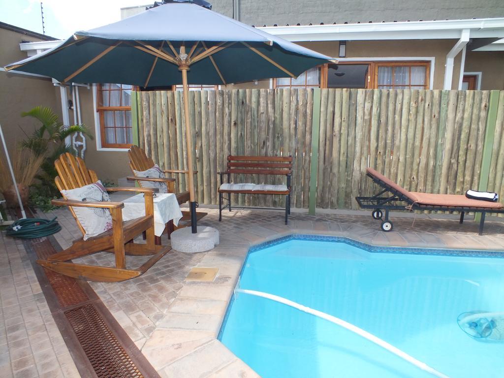Uzuri Guesthouse Cc 빈트후크 외부 사진