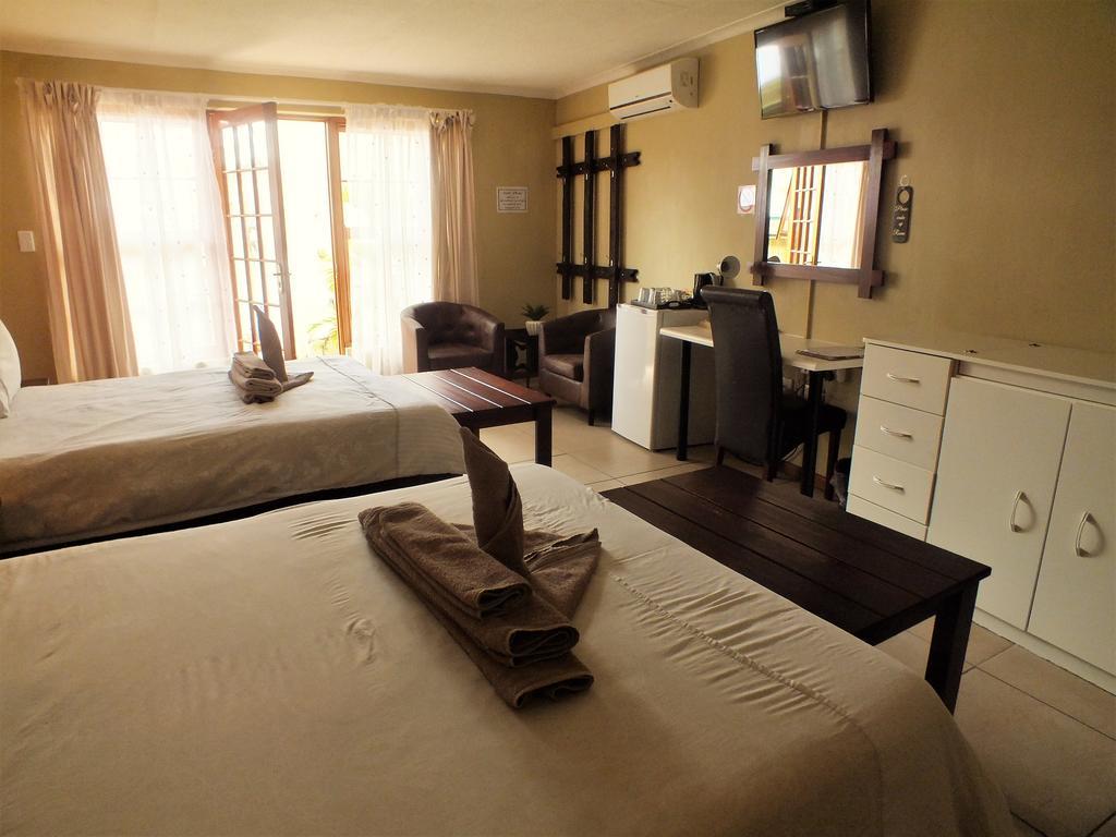 Uzuri Guesthouse Cc 빈트후크 외부 사진