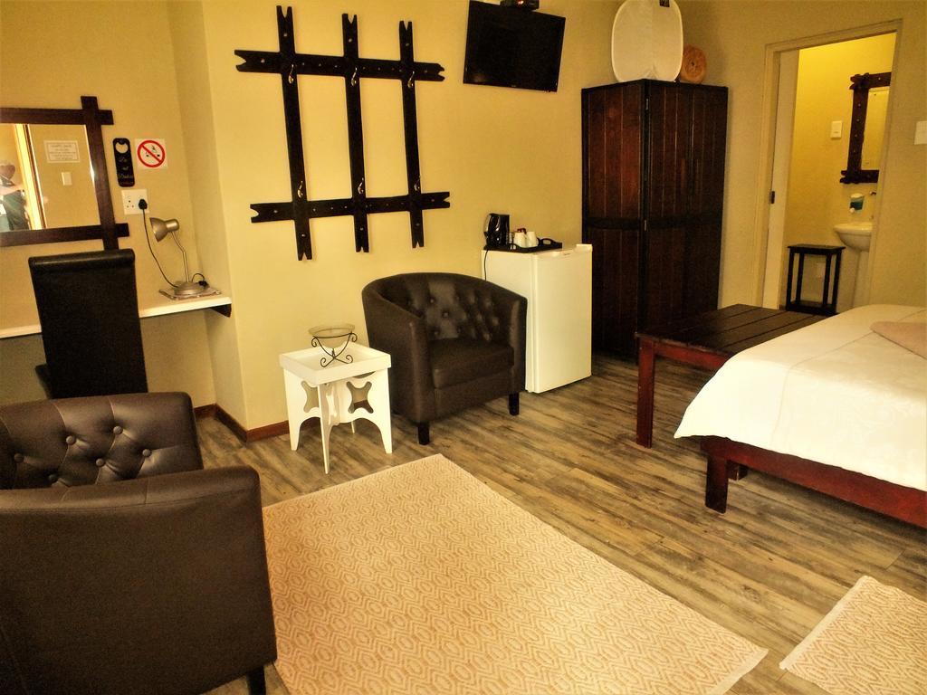 Uzuri Guesthouse Cc 빈트후크 외부 사진