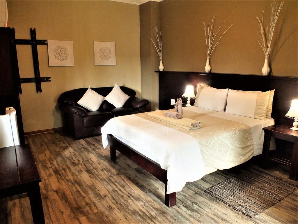 Uzuri Guesthouse Cc 빈트후크 외부 사진