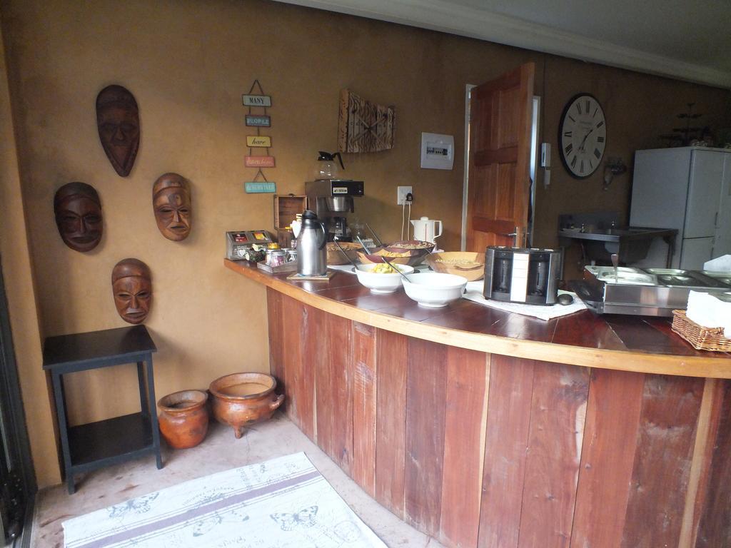 Uzuri Guesthouse Cc 빈트후크 외부 사진