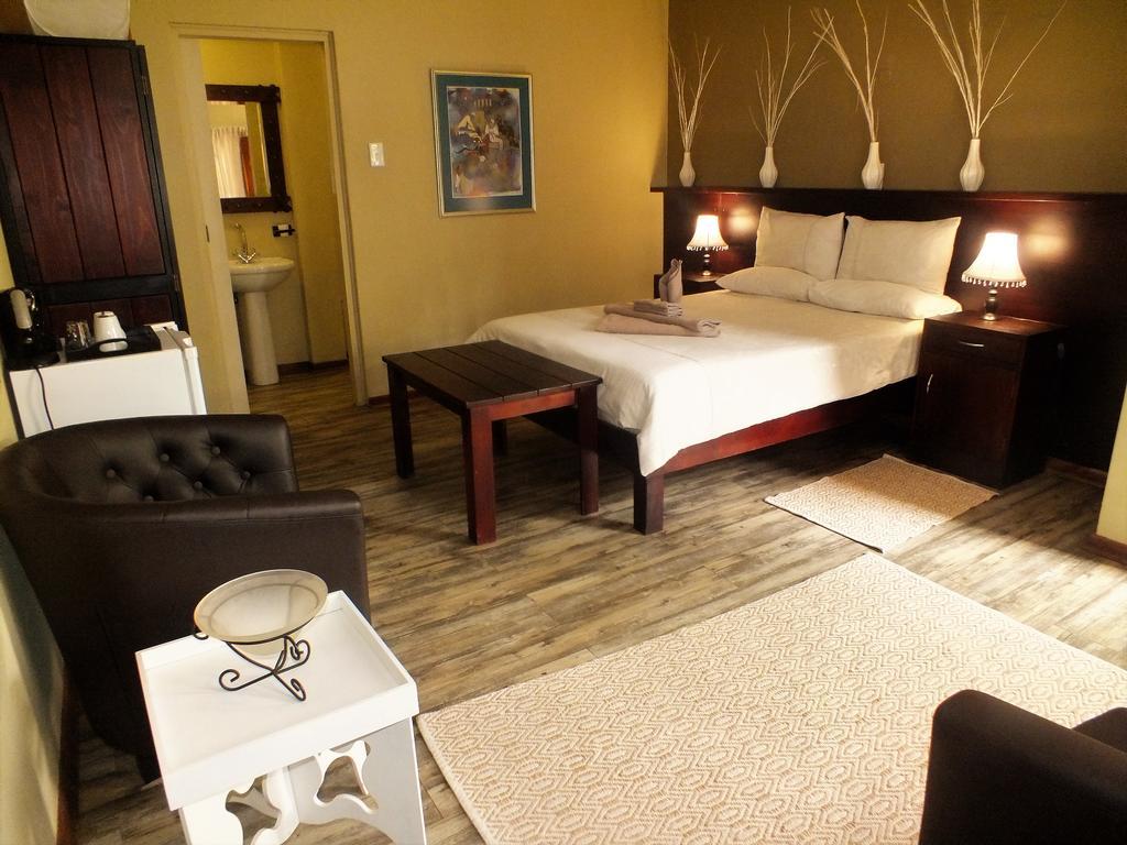 Uzuri Guesthouse Cc 빈트후크 외부 사진