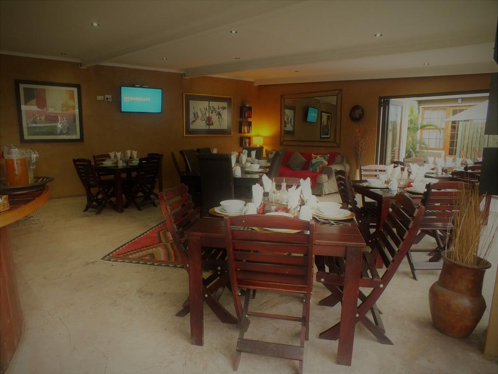 Uzuri Guesthouse Cc 빈트후크 외부 사진