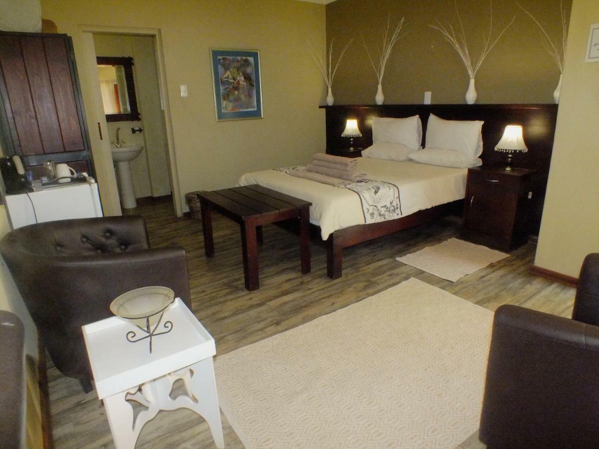 Uzuri Guesthouse Cc 빈트후크 외부 사진
