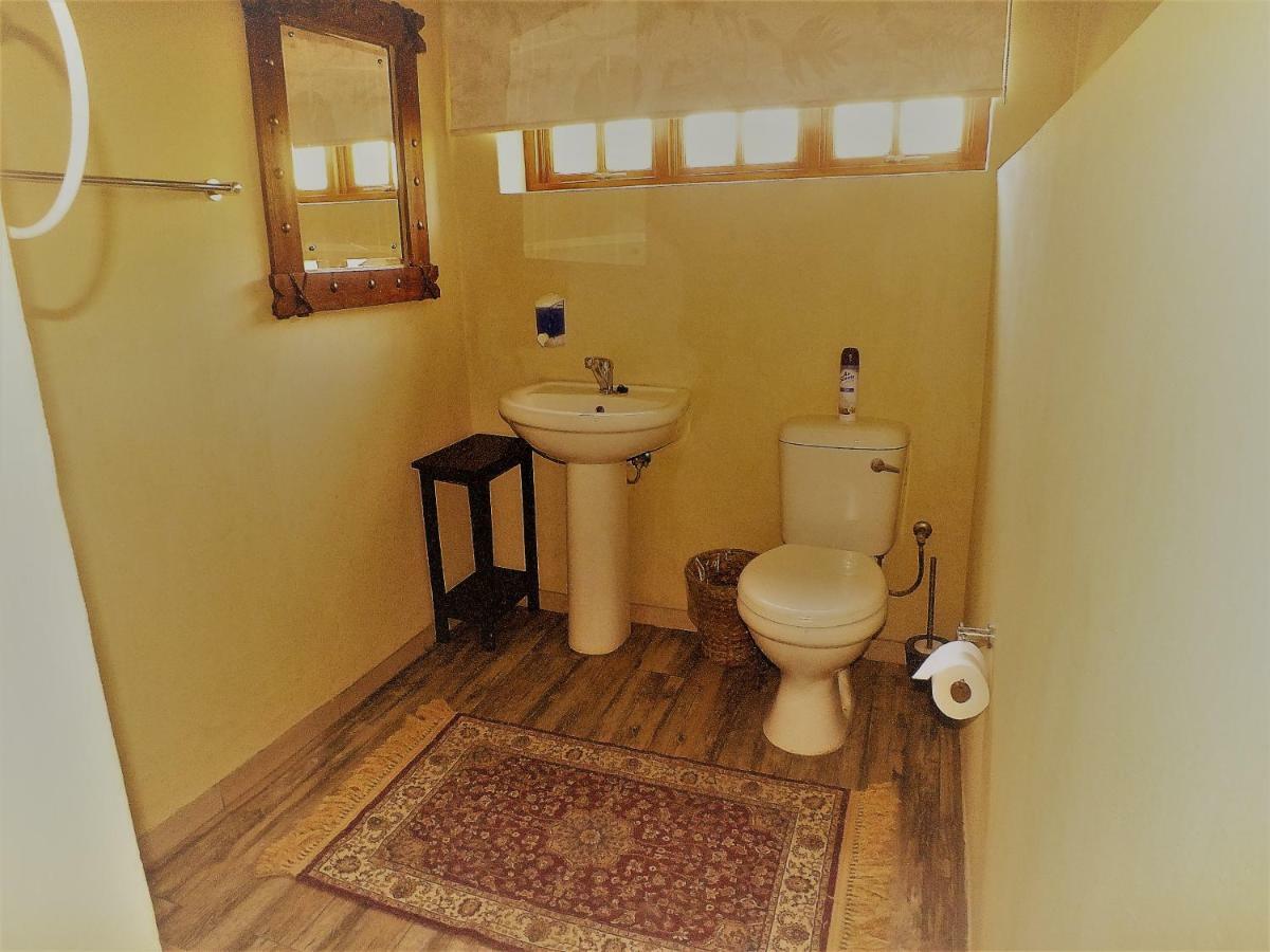 Uzuri Guesthouse Cc 빈트후크 외부 사진